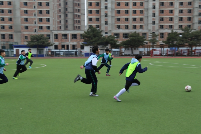 【图们国门红军小学第14周投稿3】：图们市第一小学校“校长杯”足球赛圆满落幕 (2).JPG