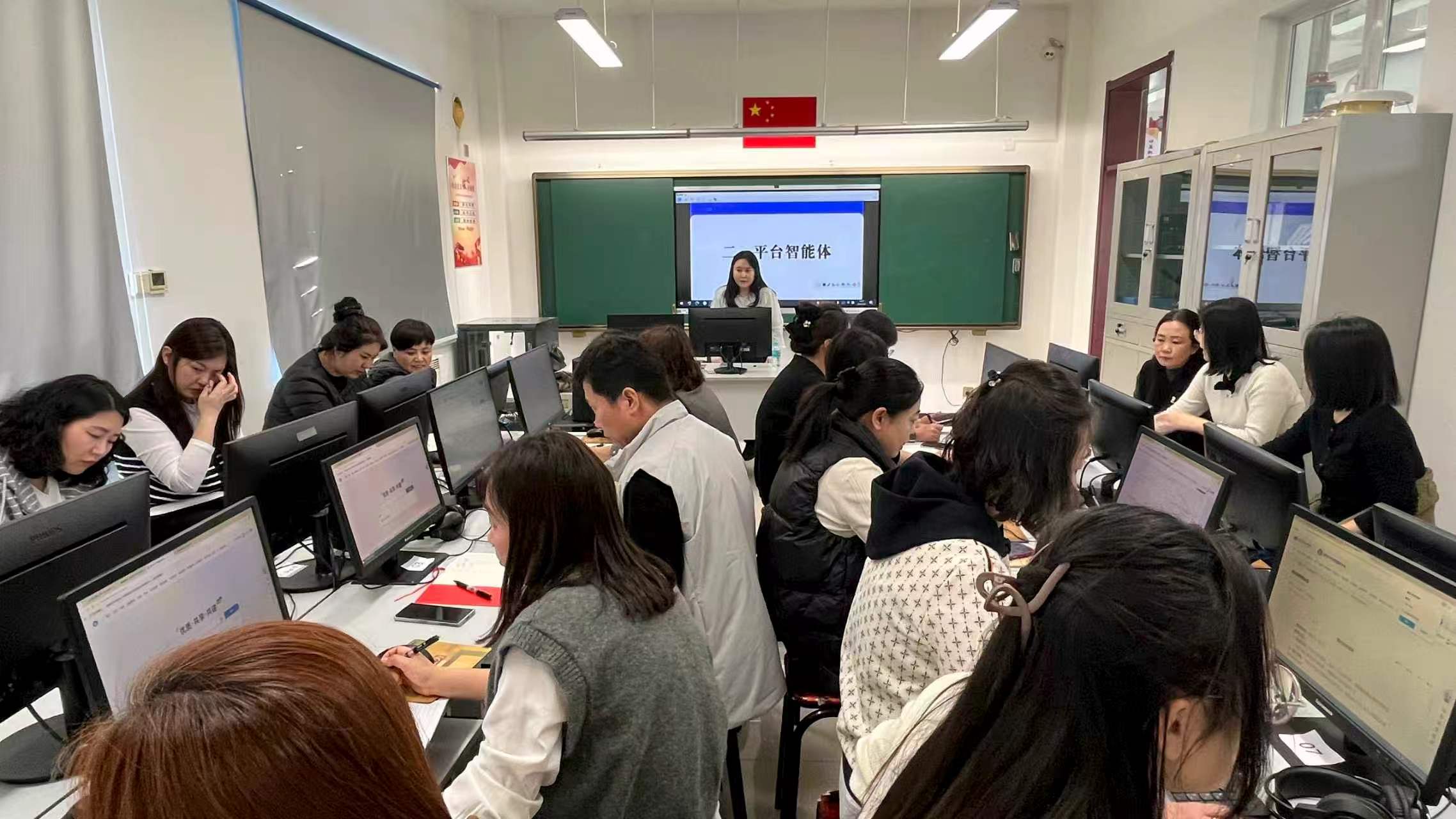 5ee0e4e6ada15bbc2af584a4150c8eef.jpg 5ee0e4e6ada15bbc2af584a4150c8eef.jpg