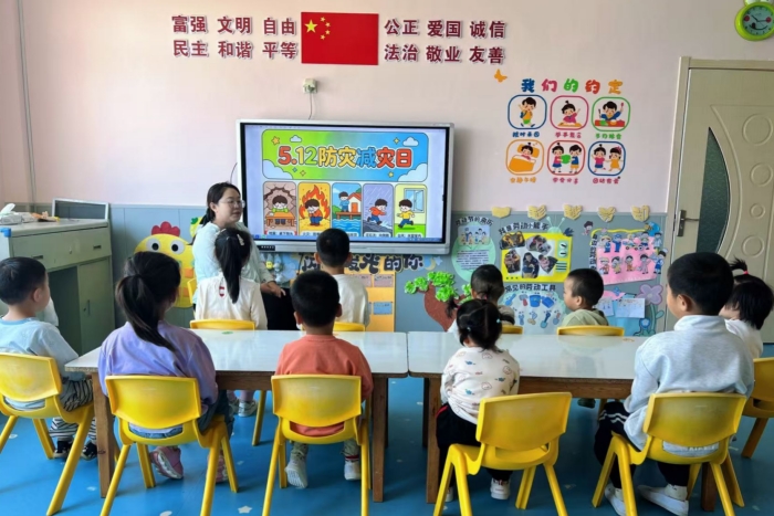 “防震减灾 安全‘童’行”  防震安全演练.照片1.jpg
